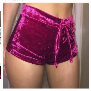 Pink Moon LW Burgundy Velvet Shorts S XS